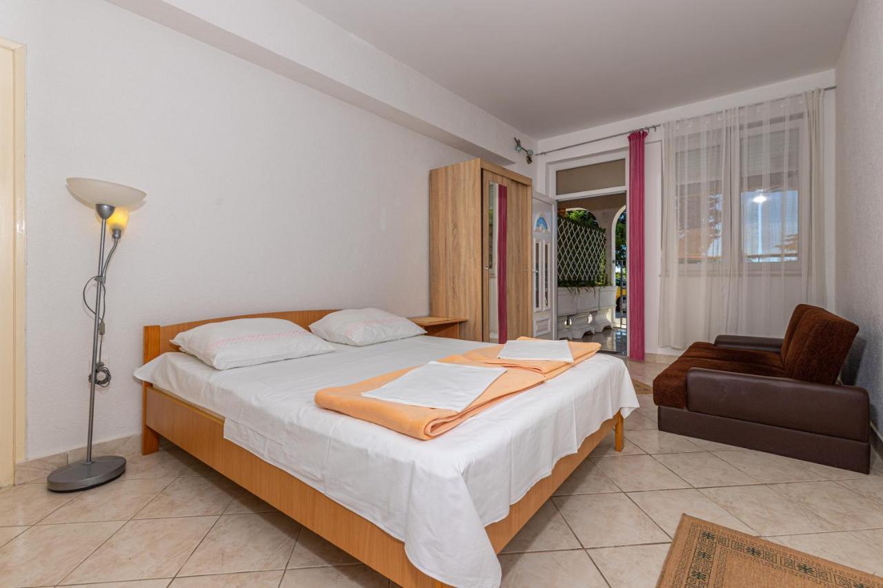 Apartmani Loki Dramalj Esterno foto